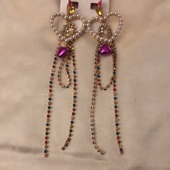 Betsey Johnson Faux Pearl Open Frame Heart Chandelier Earrings With Fringe NWT - Picture 4 of 12